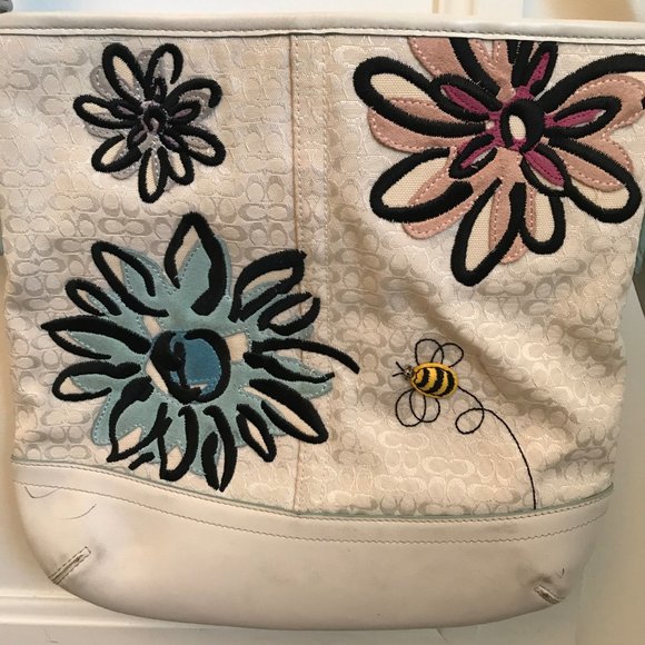 Authentic COACH White Suede Floral Bee Crossbody - Picture 2 of 5